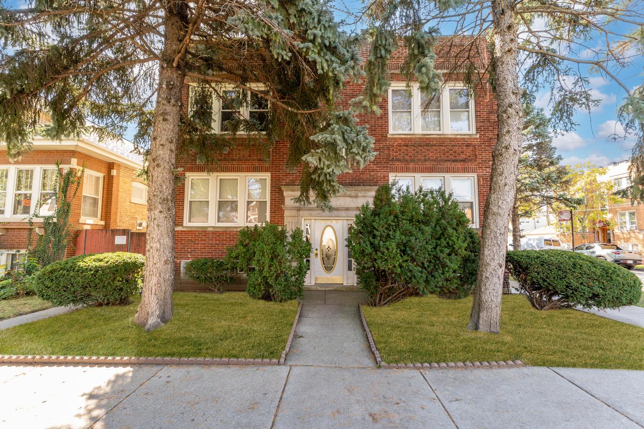 5057 W Roscoe St. #2, Chicago, IL 60641