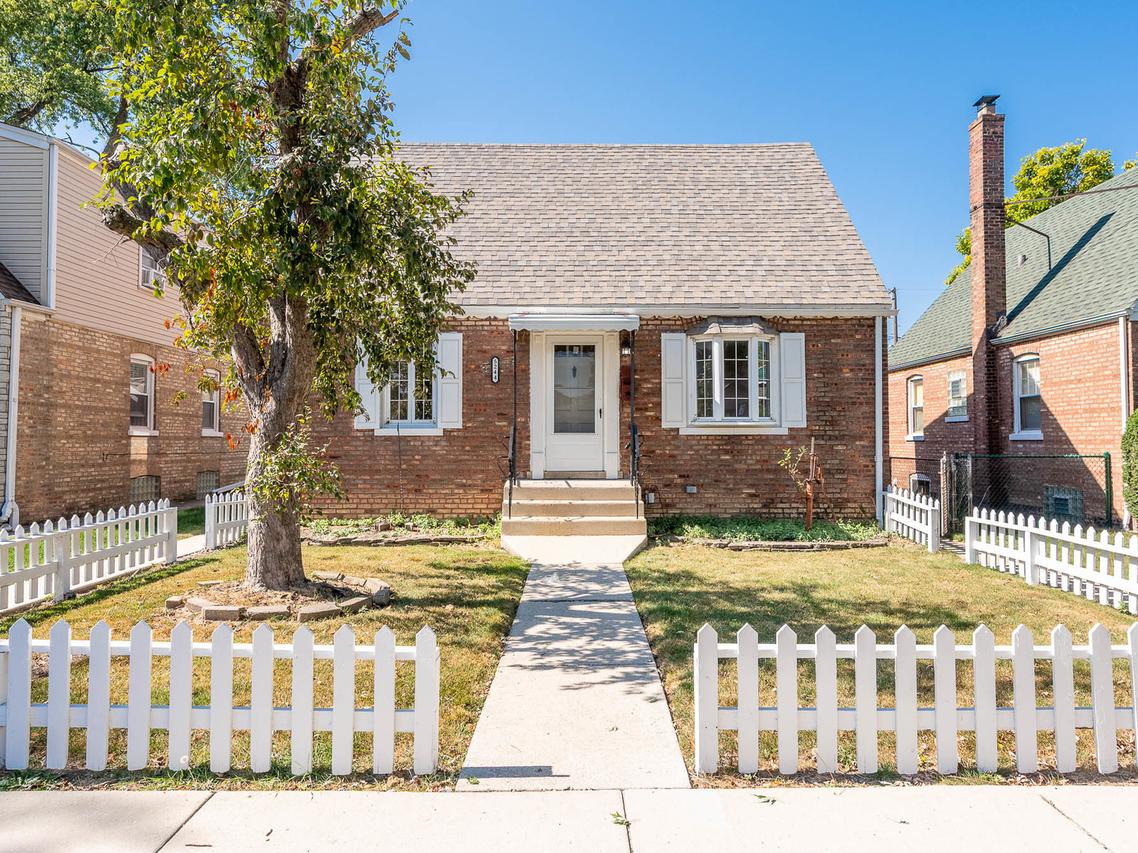 5244 S Neenah Ave., Chicago, IL 60638