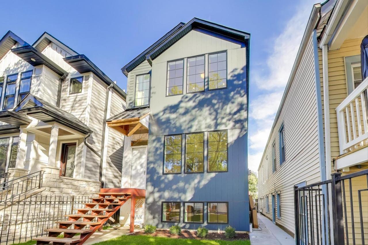 3929 N Francisco Ave., Chicago, IL 60618