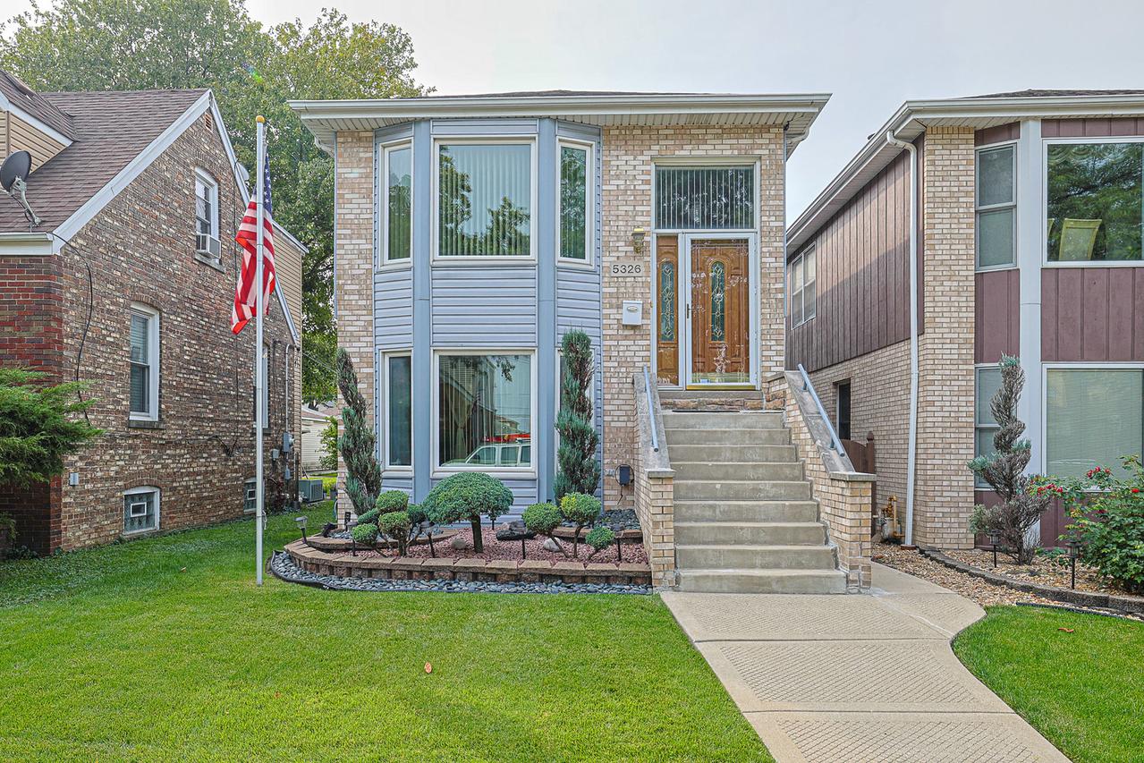 5326 S Nagle Ave., Chicago, IL 60638