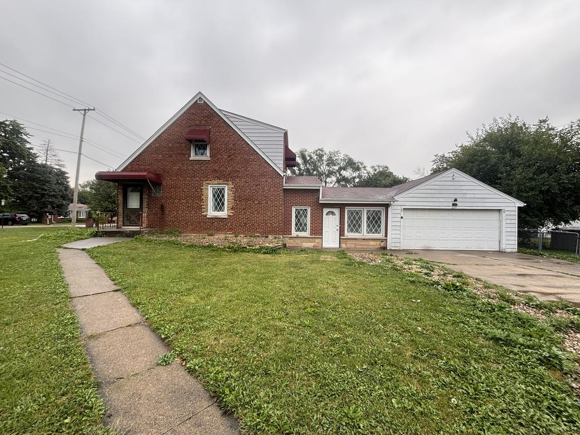 225 N Spruce Ave., Bensenville, IL 60106