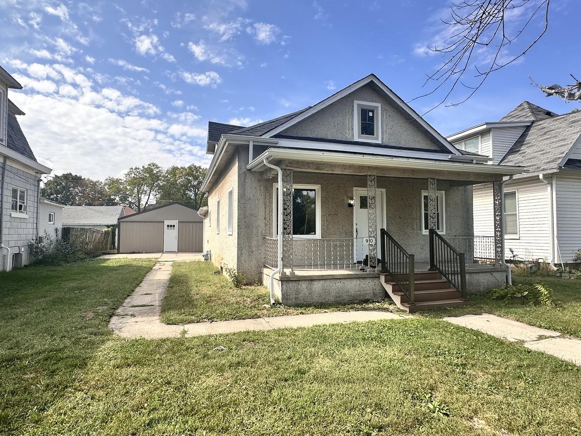 910 N Bloomington St., Streator, IL 61364