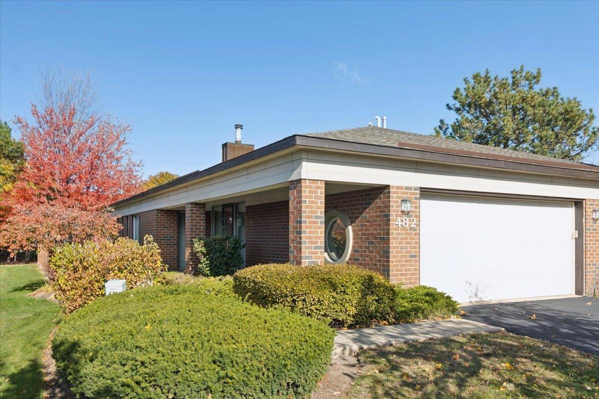 482 Taupo Ln., Deerfield, IL 60015