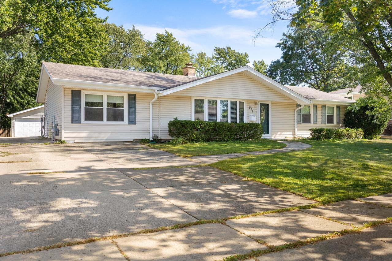 521 Auburn Ln., Schaumburg, IL 60193