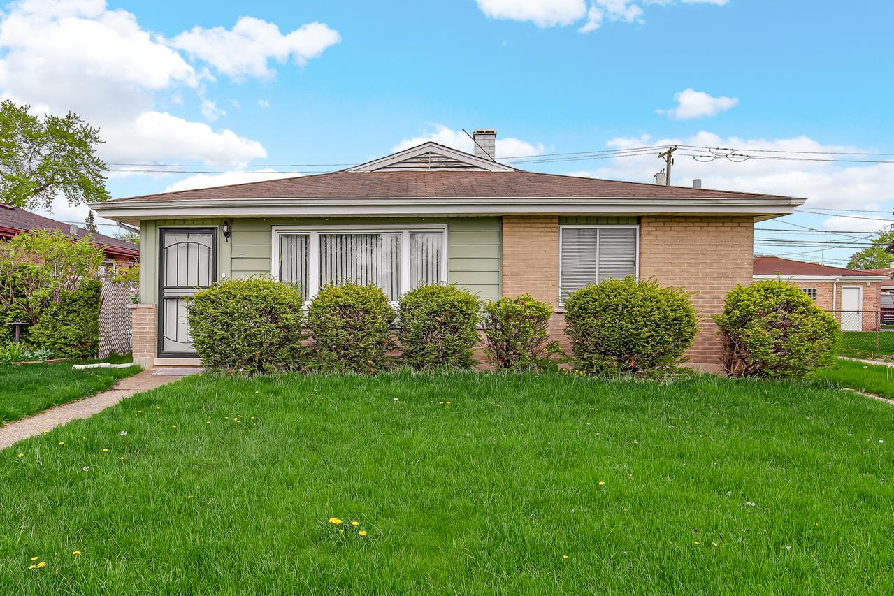1383 Greenbay Ave., Calumet City, IL 60409