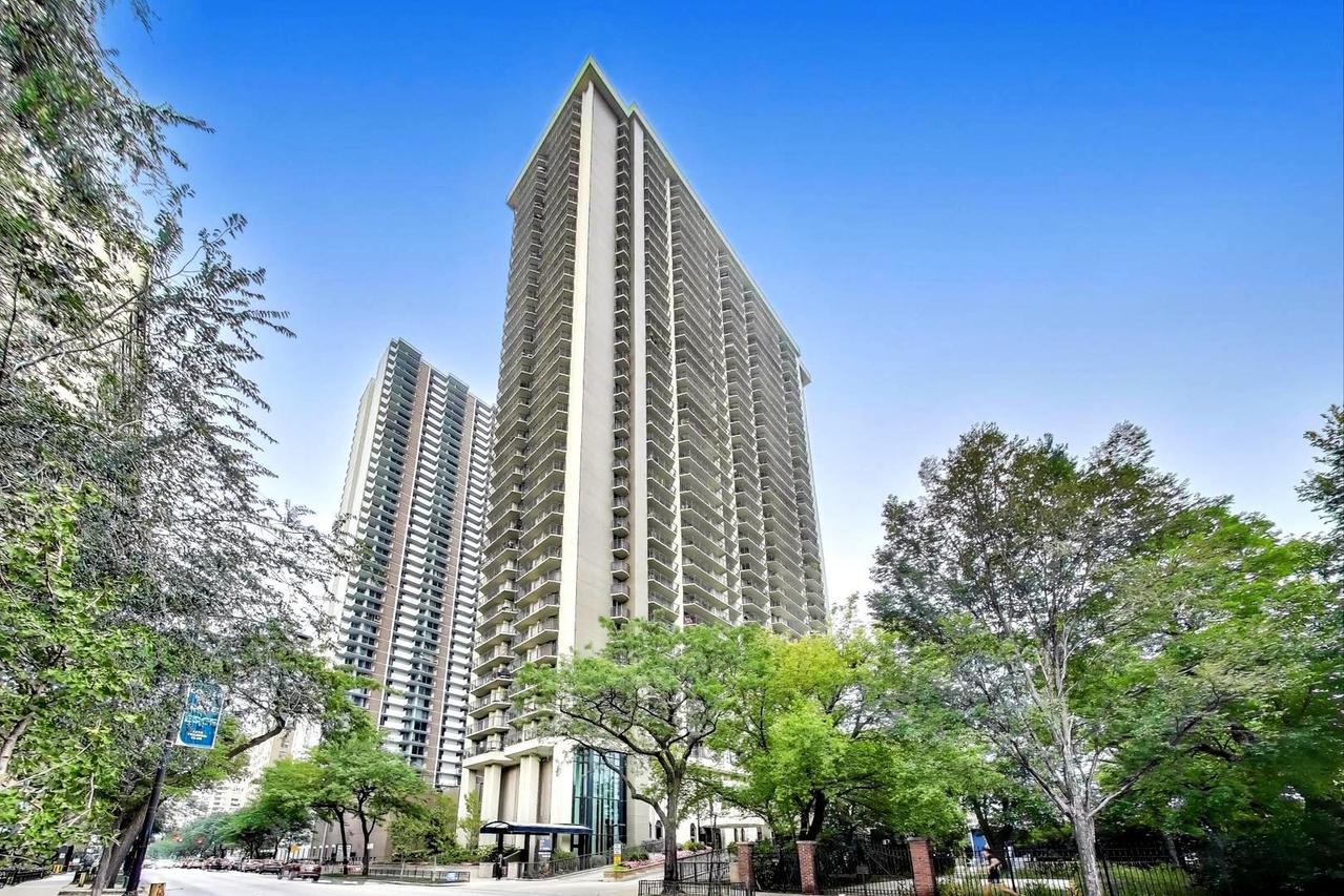 6007 N Sheridan Rd. #25E, Chicago, IL 60660