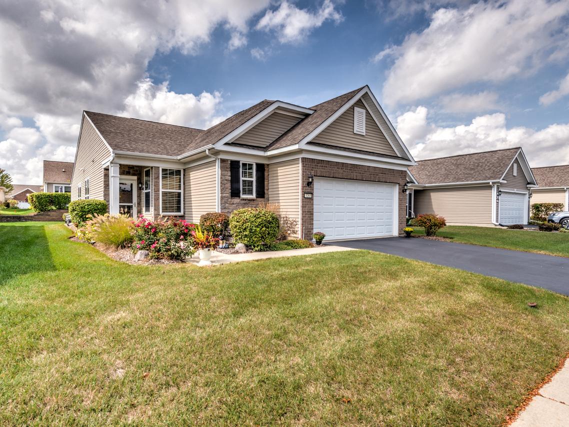 3263 Eastbank Cir., Mundelein, IL 60060