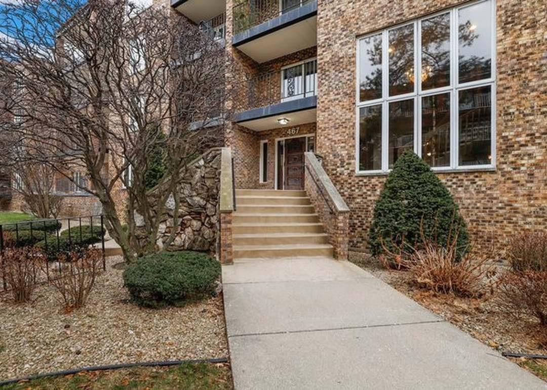 467 Hiawatha Tr. #411, Wood Dale, IL 60191