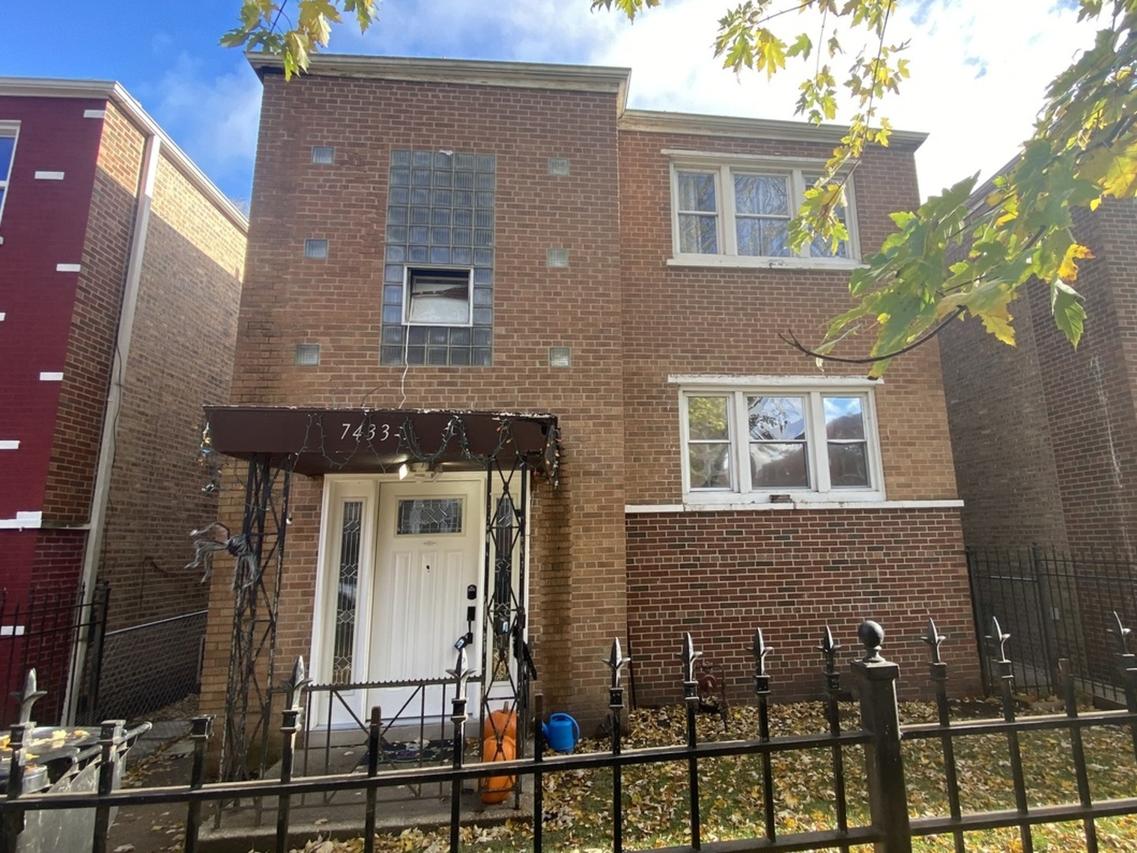 7433 N Damen Ave., Chicago, IL 60645