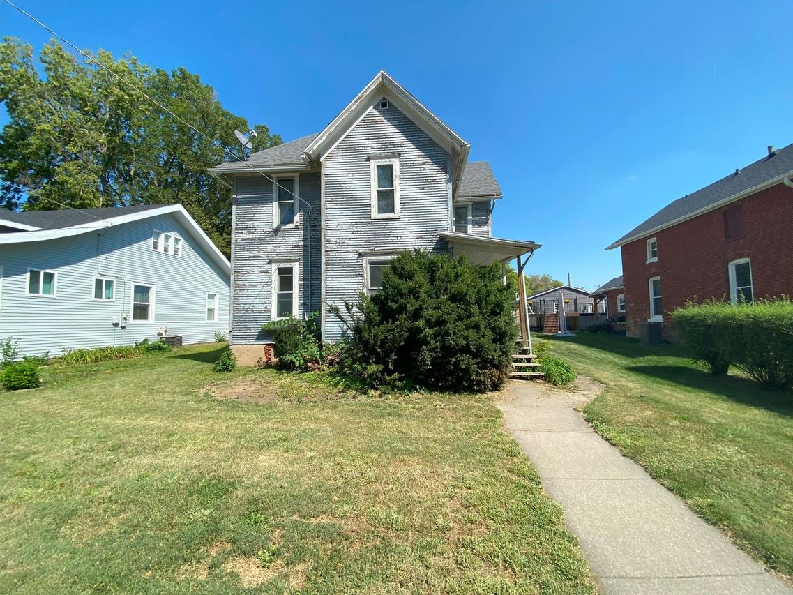 208 11th Ave., Sterling, IL 61081