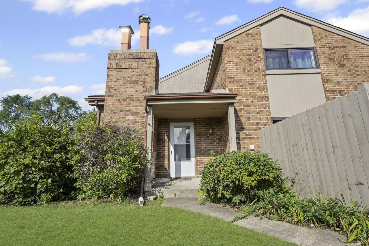 150 Potawatomi Tr. #B, Lake Zurich, IL 60047