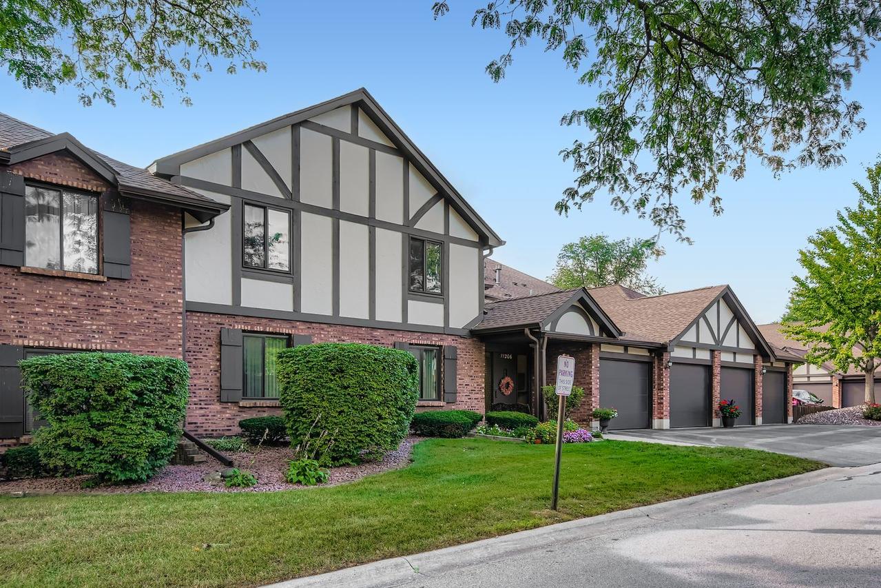 11206 Cottonwood Dr. #22D, Palos Hills, IL 60465