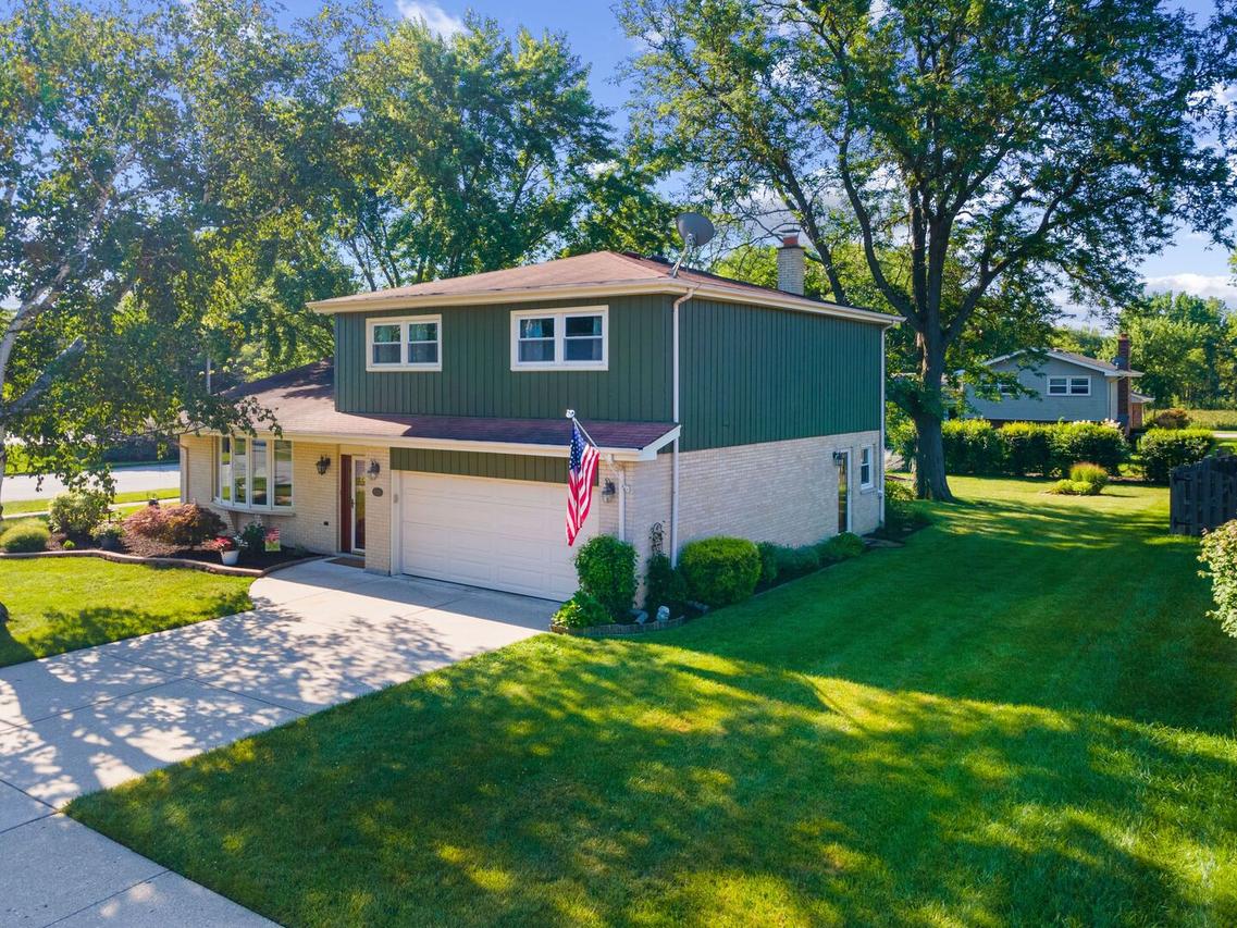 2143 E Peachtree Ln., Arlington Heights, IL 60004