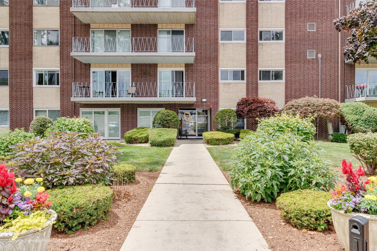 2900 Maple Ave. #13C, Downers Grove, IL 60515