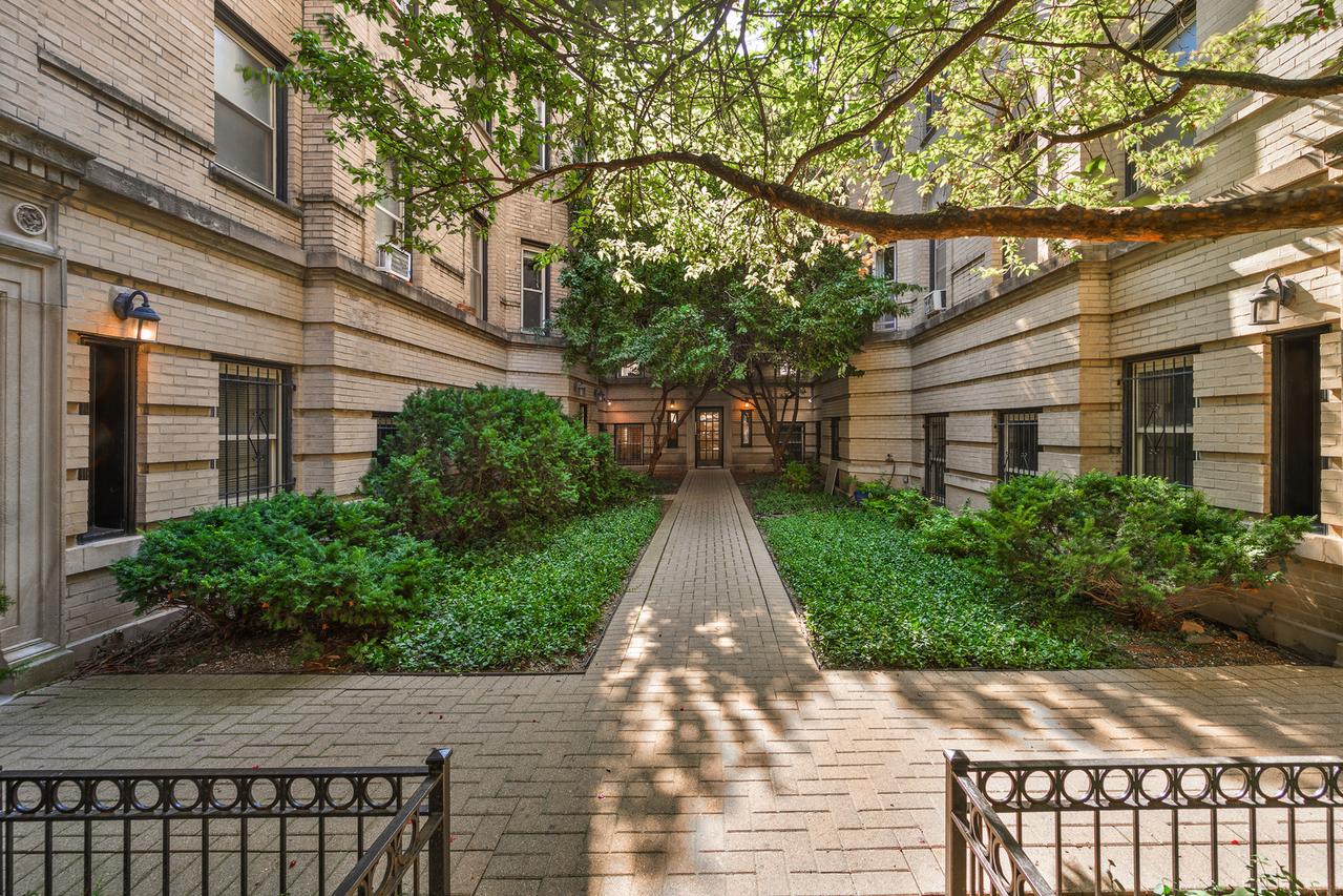 2726 N Pine Grove Ave. #1N, Chicago, IL 60614