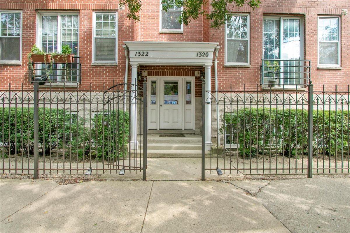 1322 W Belmont Ave. #2W, Chicago, IL 60657