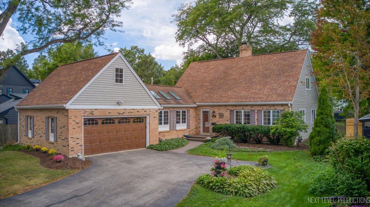 1015 S 6th St., St. Charles, IL 60174