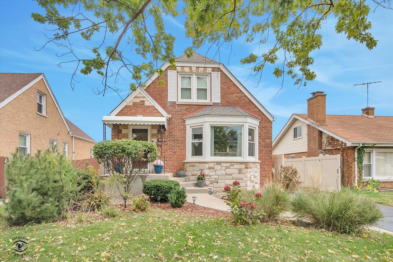 9521 S Sawyer Ave., Evergreen Park, IL 60805