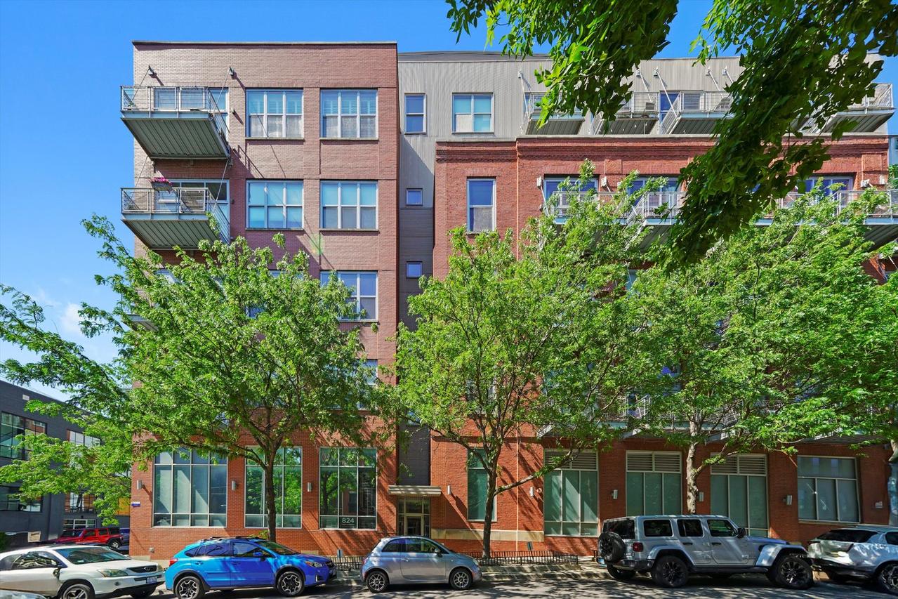 824 W Superior St. #303, Chicago, IL 60642