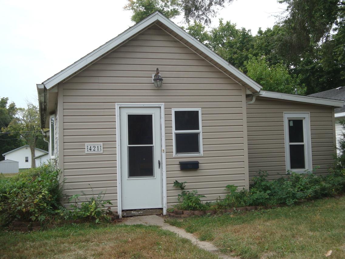 421 E Thompson Ave., Hoopeston, IL 60942