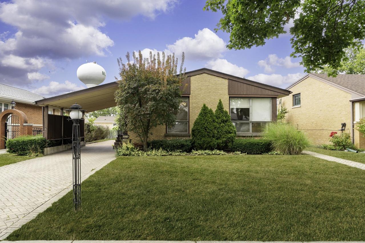 8616 N Oleander Ave., Niles, IL 60714
