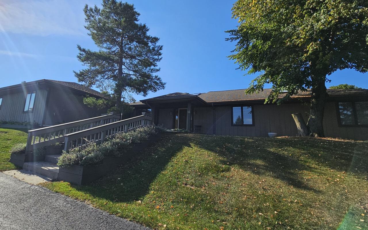 13 Lancelot Ln., Hawthorn Woods, IL 60047