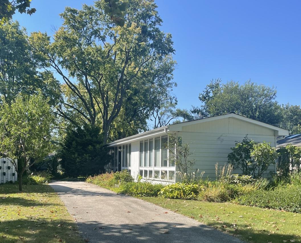 444 E Schiller St., Elmhurst, IL 60126
