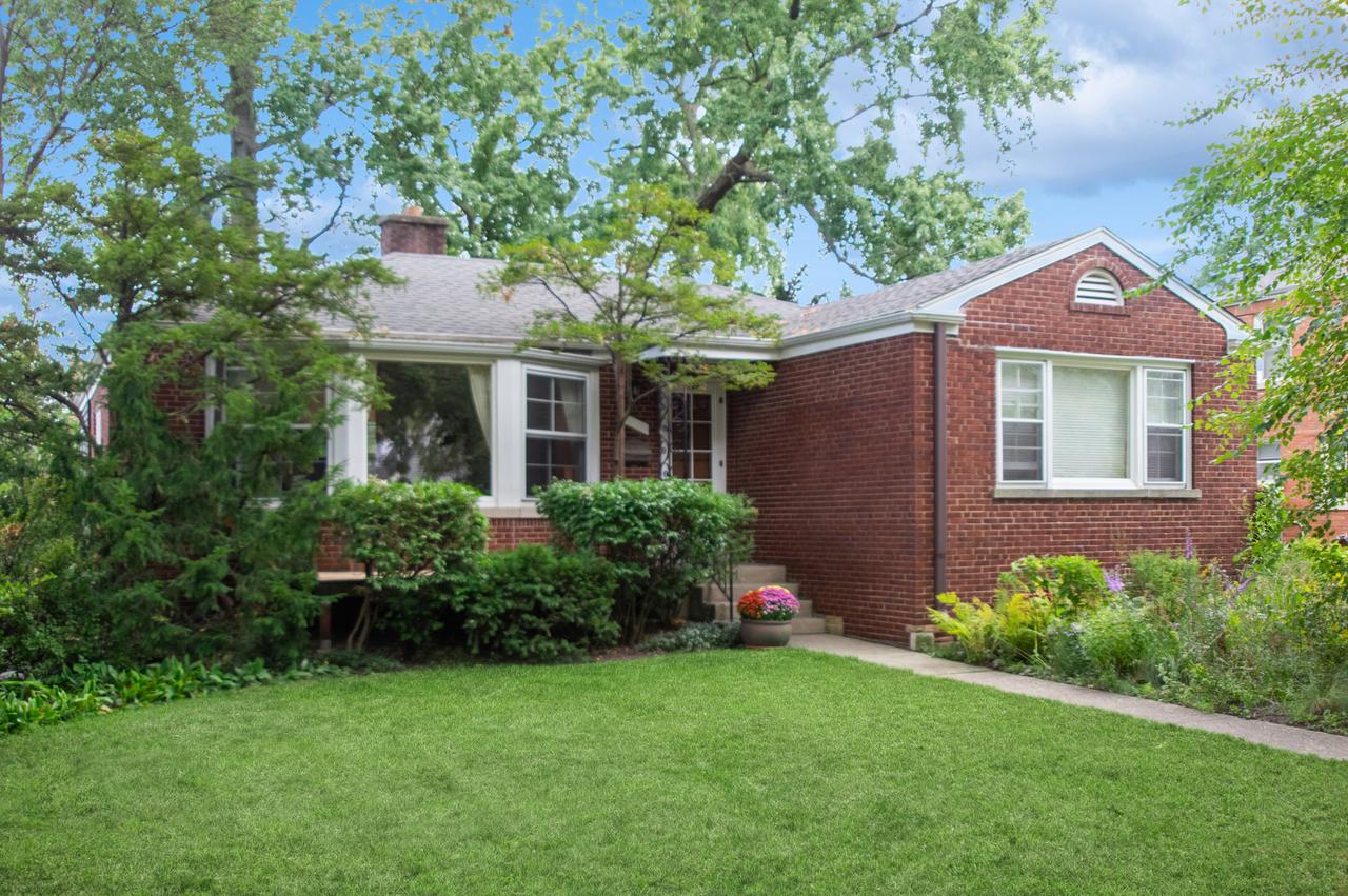 1726 Dobson St., Evanston, IL 60202