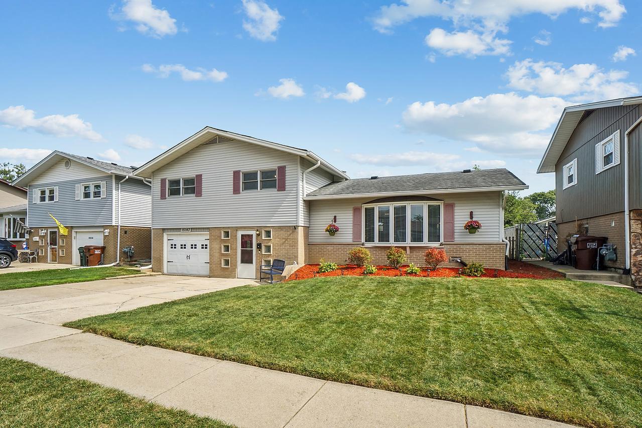 15143 Geoffrey Rd., Oak Forest, IL 60452