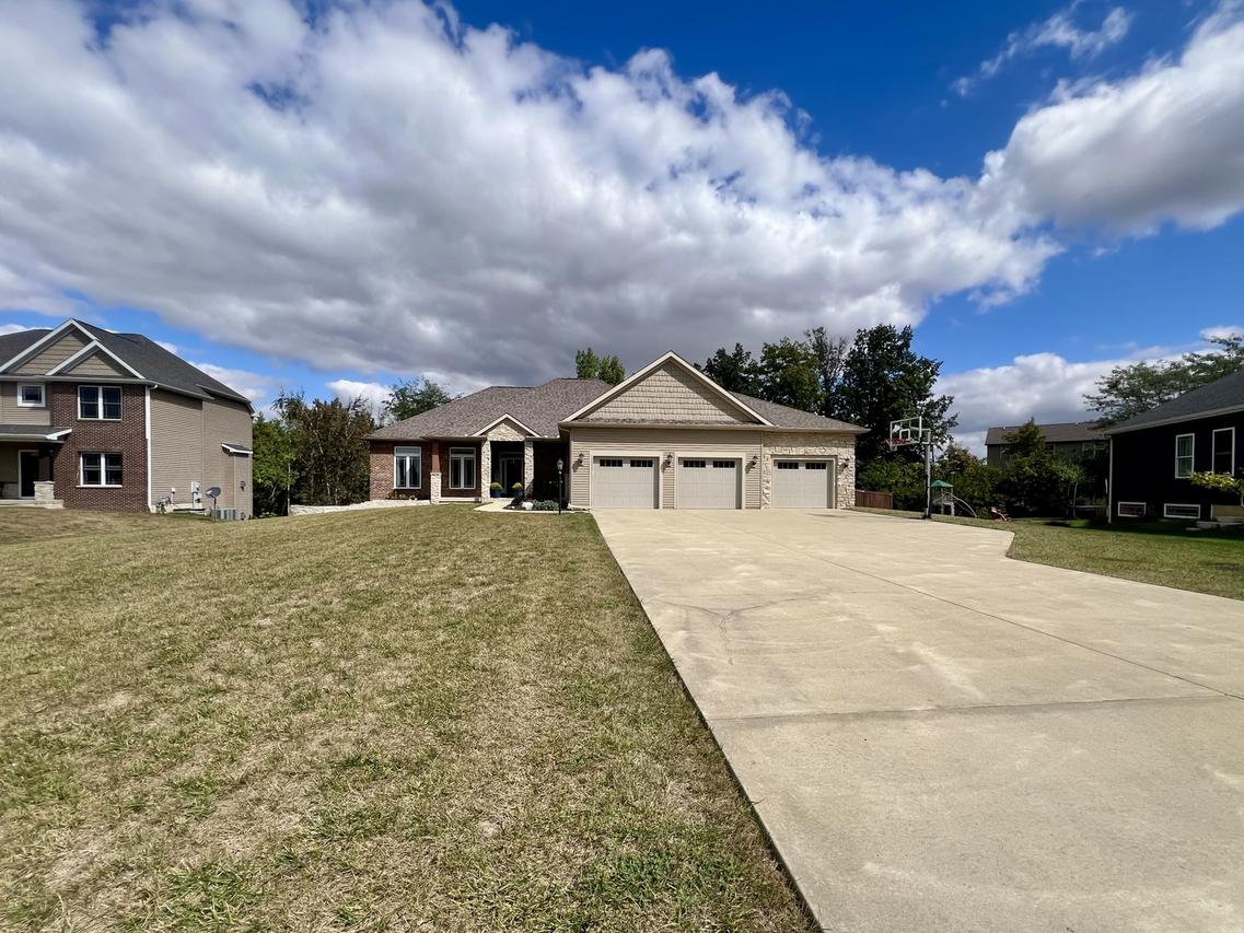 2112 Slade Ln., Mahomet, IL 61853