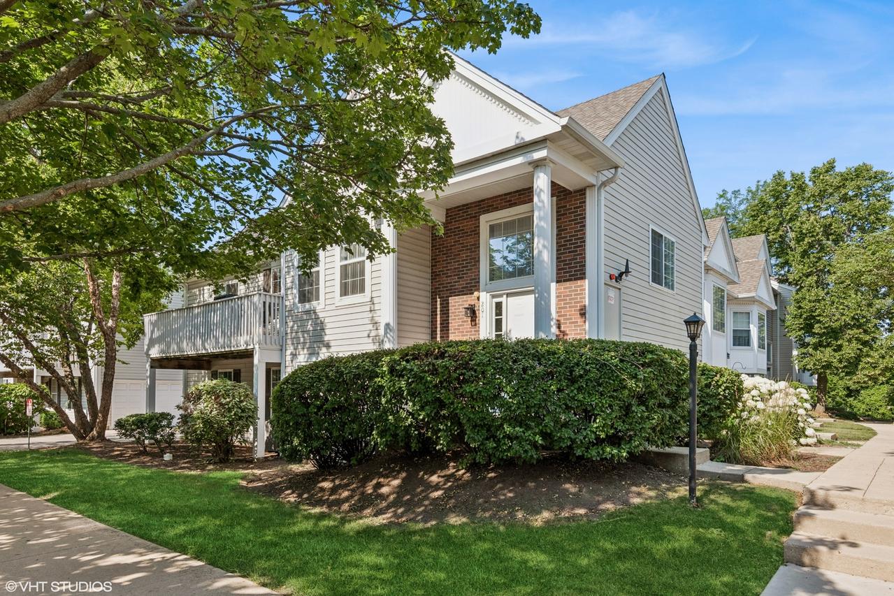 201 Hidden Creek Ln., North Aurora, IL 60542