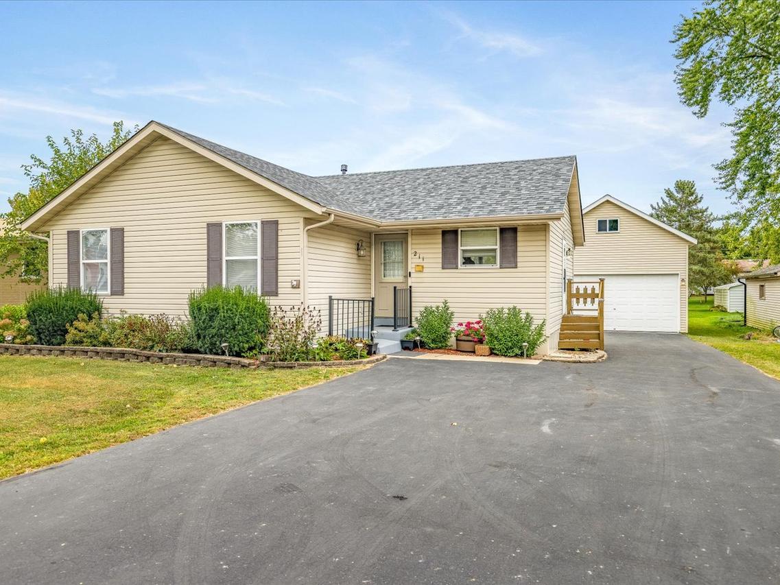 211 Mulvain St., Durand, IL 61024