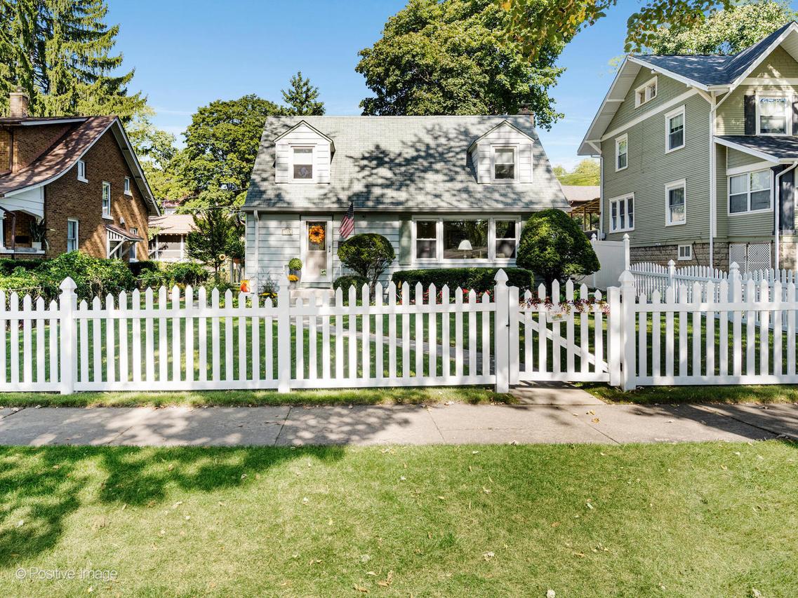 325 E York Ave., West Chicago, IL 60185