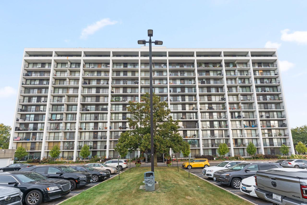 2005 S Finley Rd. #1102, Lombard, IL 60148
