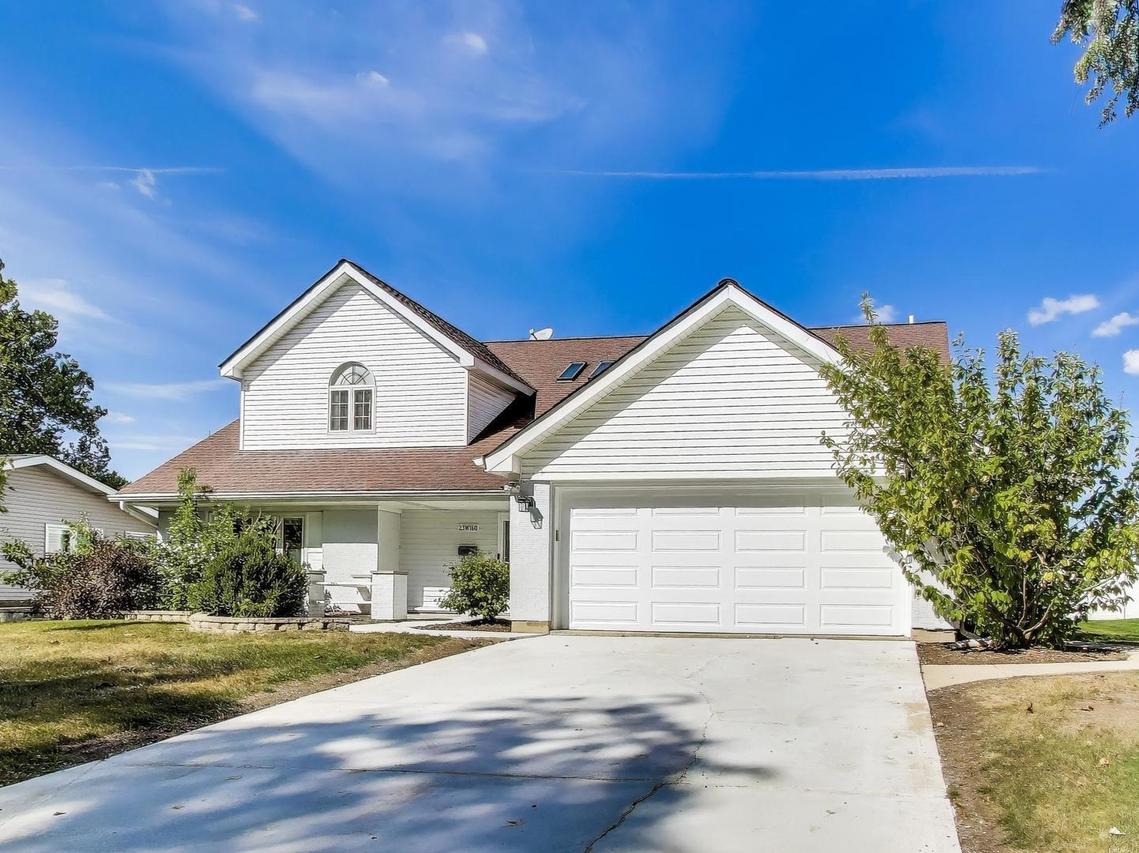 23W160 Woodcroft Dr., Glen Ellyn, IL 60137