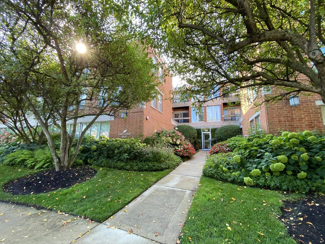 1925 Lake Ave. #318, Wilmette, IL 60091