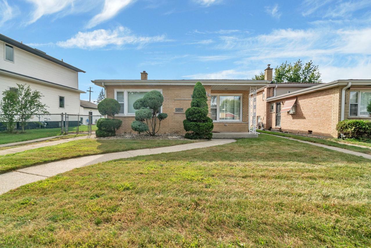8844 S Francisco Ave., Evergreen Park, IL 60805