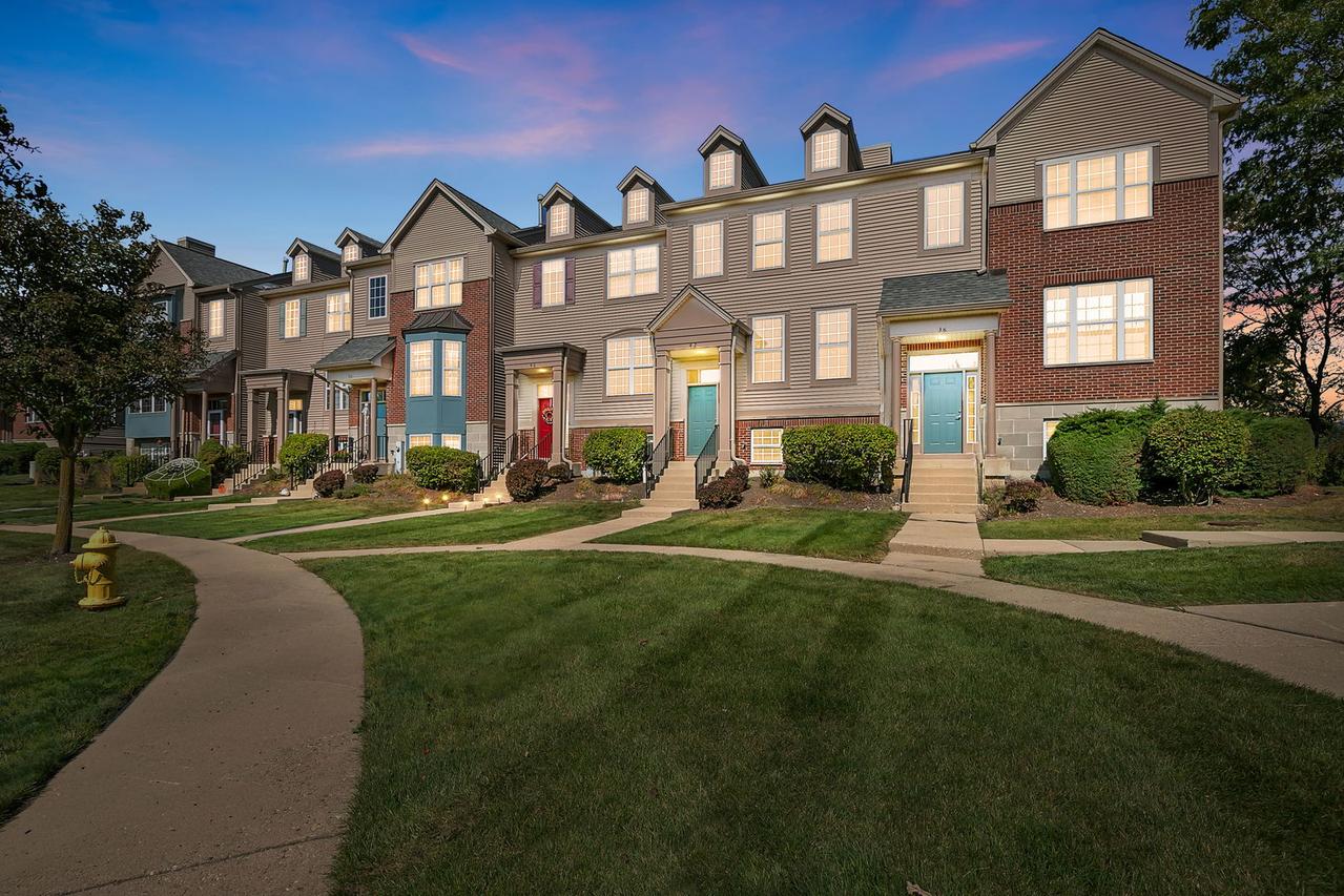 42 Village Station Ln., Grayslake, IL 60030