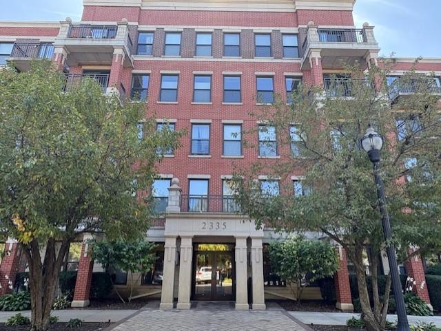 2335 W Belle Plaine Ave. #508, Chicago, IL 60618