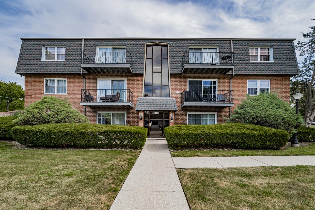 1140 64th St. #6, La Grange Highlands, IL 60525