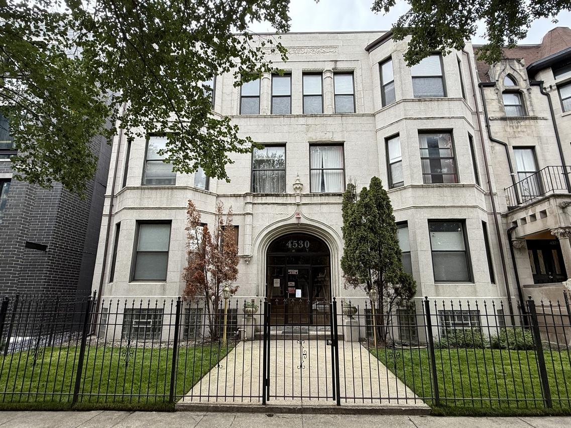 4530 S Prairie Ave. #1S, Chicago, IL 60653