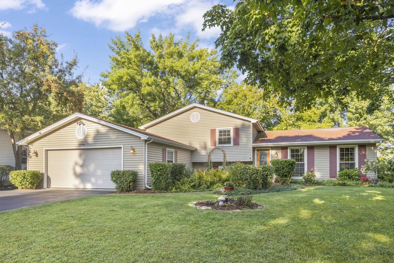 10S506 Whittington Ln., Naperville, IL 60564