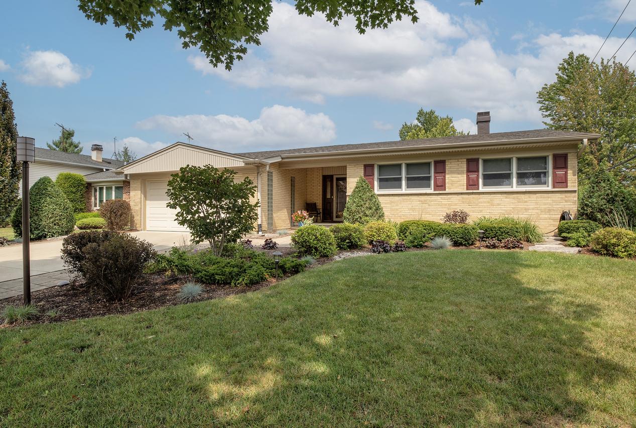 1822 E Cree Ln., Mount Prospect, IL 60056
