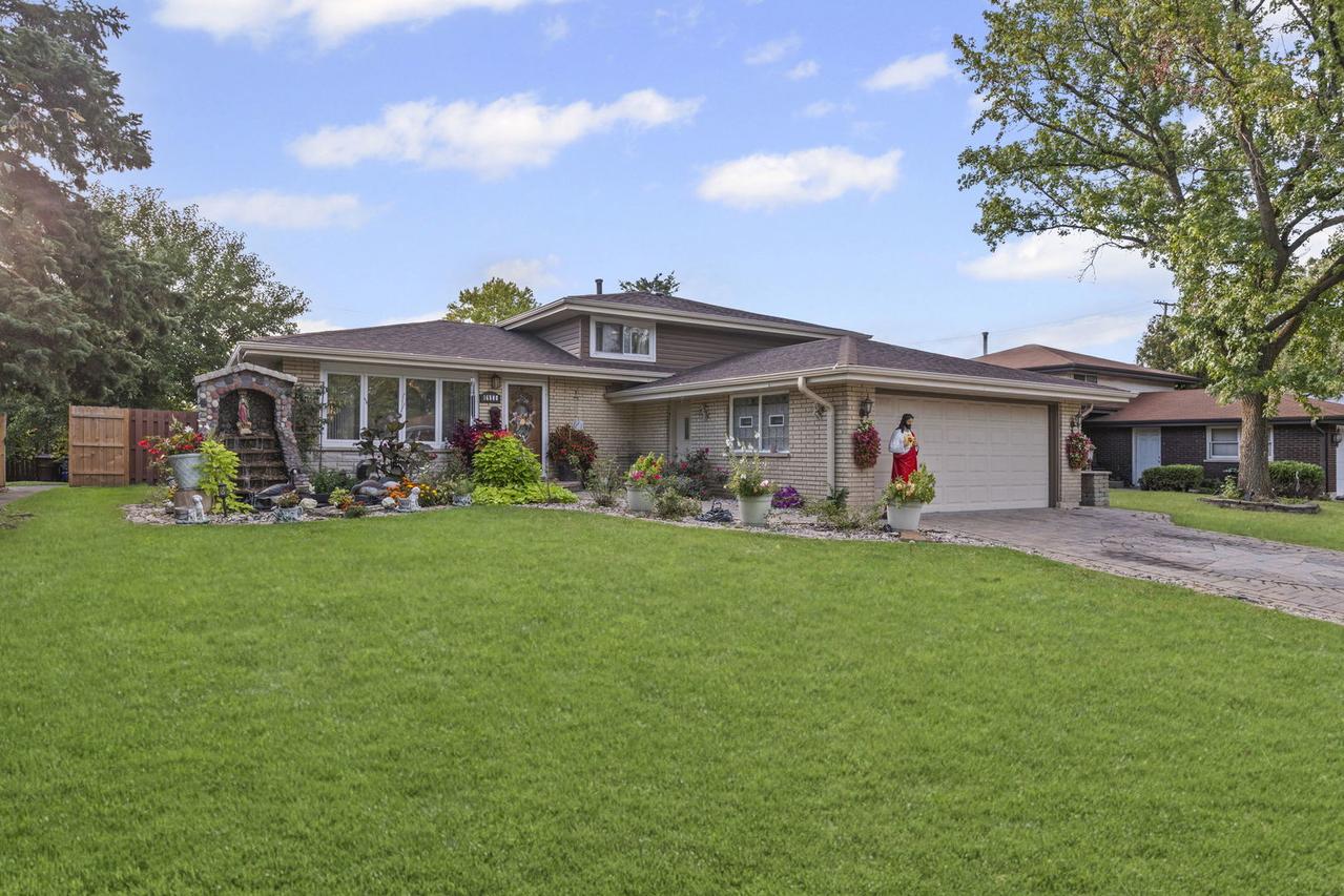 16808 Wausau Ave., South Holland, IL 60473