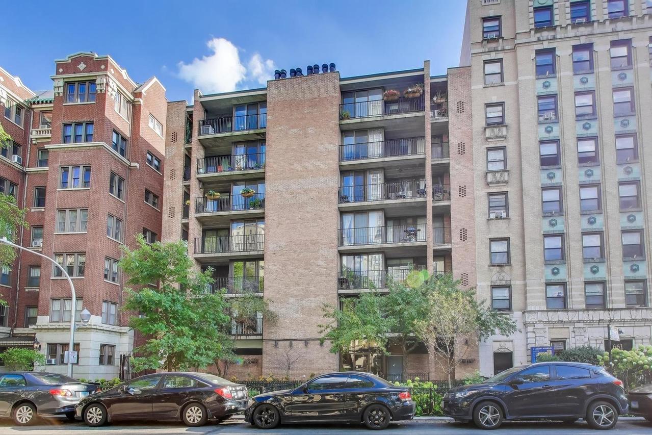 651 W Sheridan Rd. #7B, Chicago, IL 60613