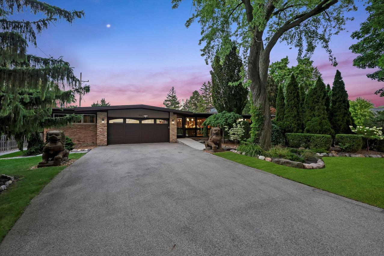 824 W Dorset Ave., Palatine, IL 60067