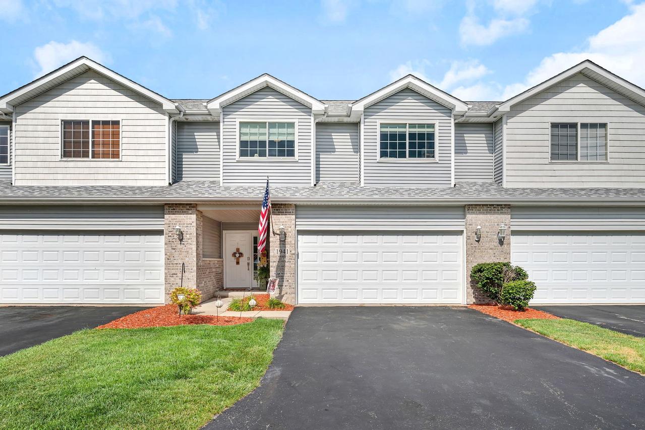 1941 Waters Edge Dr., Minooka, IL 60447
