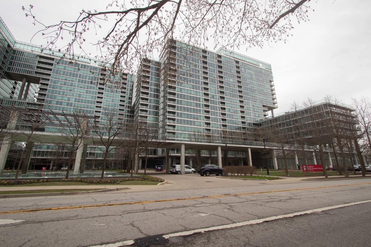 9655 Woods Dr. #P-350, Skokie, IL 60077