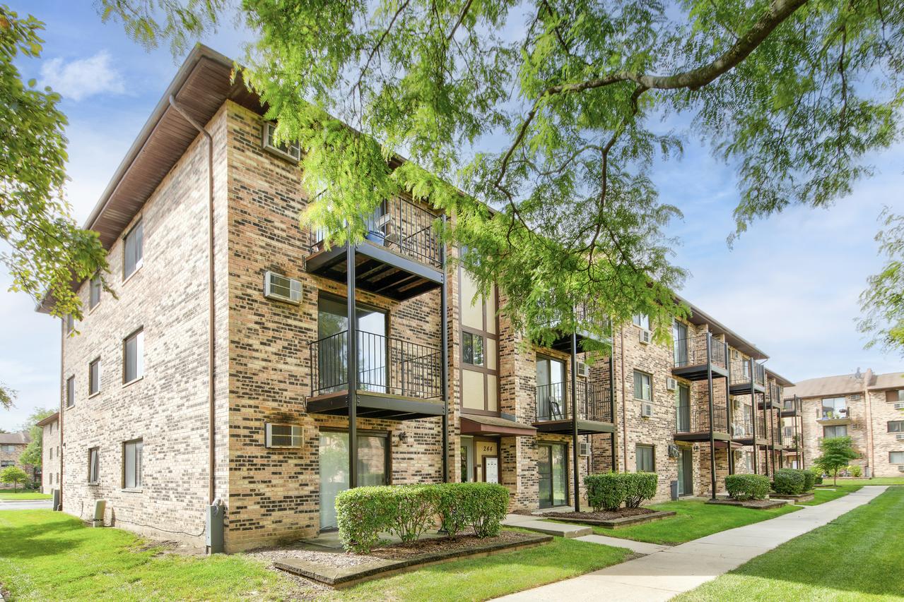 244 Klein Creek Ct. #3, Carol Stream, IL 60188