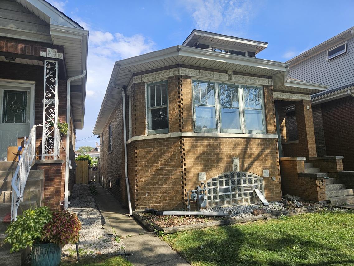2711 N 77th Ave., Elmwood Park, IL 60707